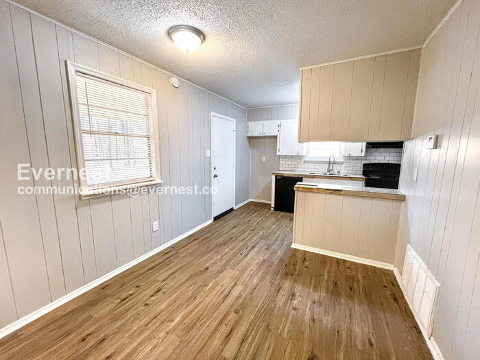 Building Photo - 8917 Tanya Dr