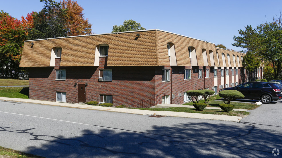 Primary Photo - Lord Chesterfield Apartments