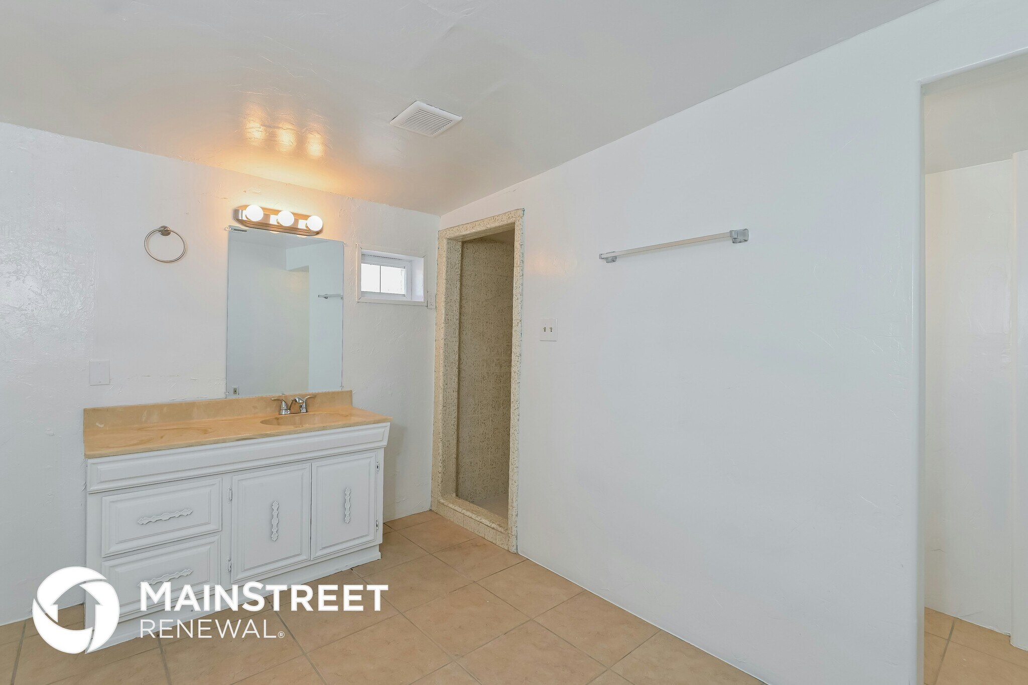 Building Photo - 2407 E Beverly Dr