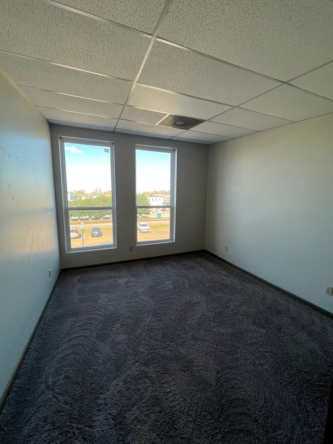 Building Photo - 300 Broadway St