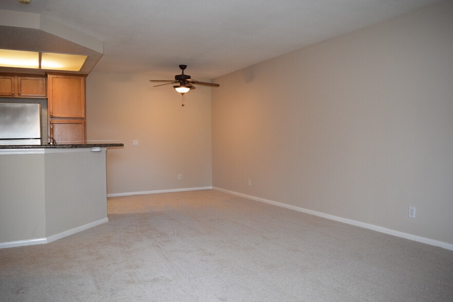 Building Photo - 12530 Carmel Creek Rd