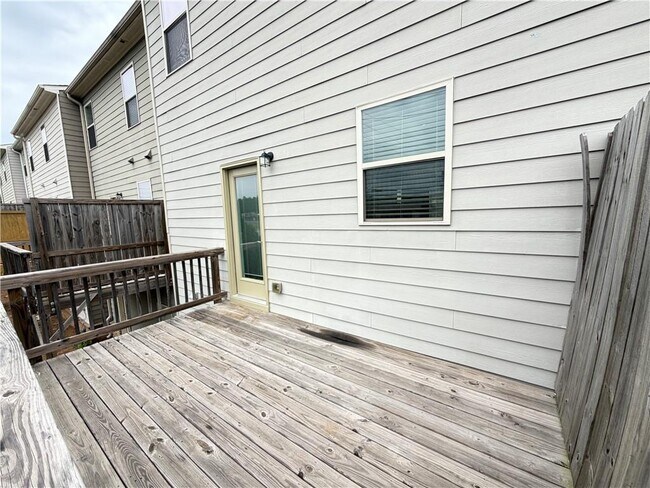 Building Photo - 2838 Vlg Pk Bnd