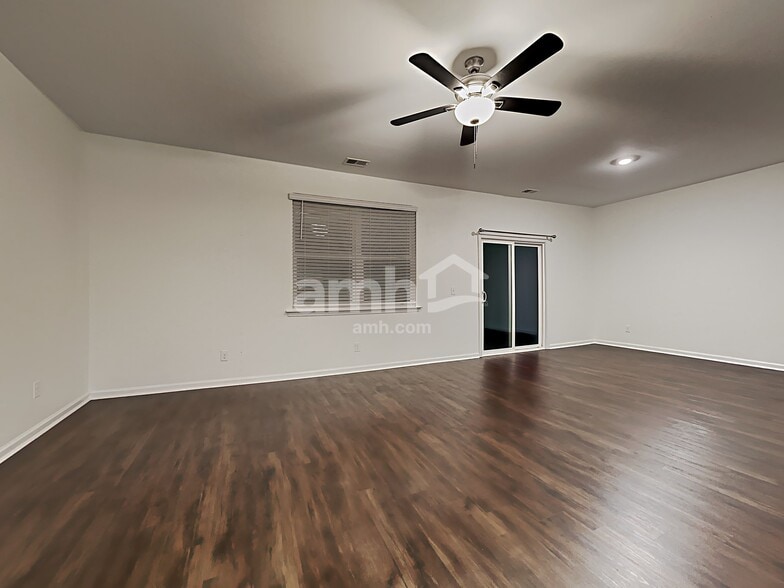 Building Photo - 275 Hogan Dr