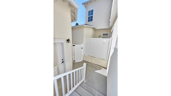 Building Photo - 1462 Resolute St