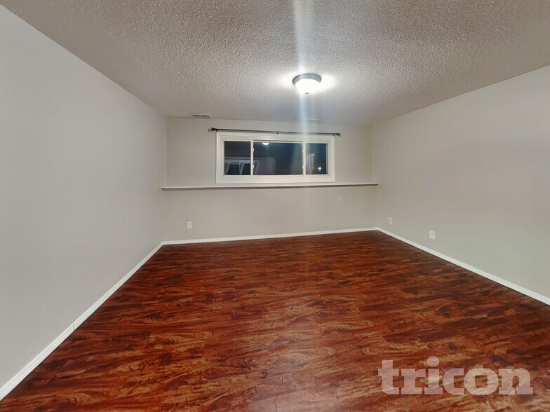 Building Photo - 6865 Buckingham Rd