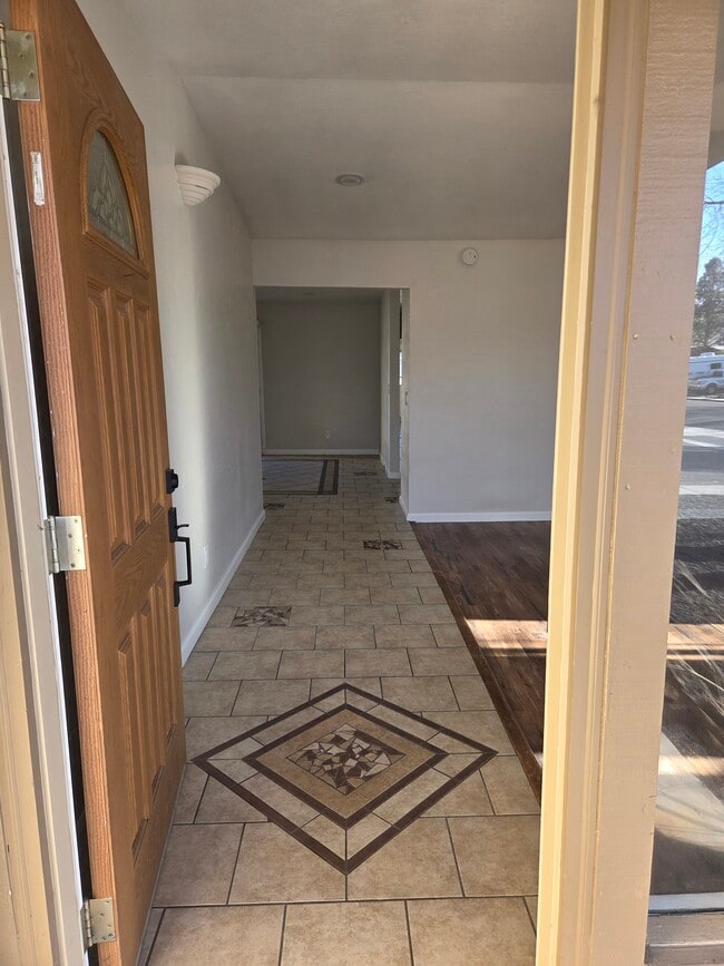 Building Photo - Meadow Court