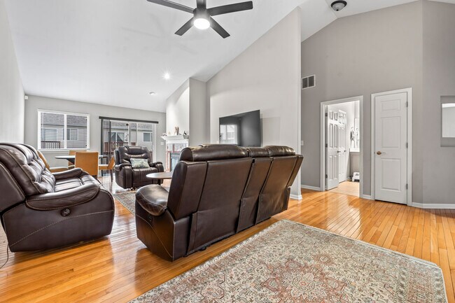 Building Photo - 2987 Saganashkee Ln