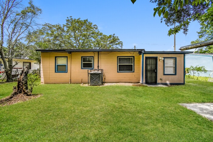 Building Photo - 1813 Melson Ave
