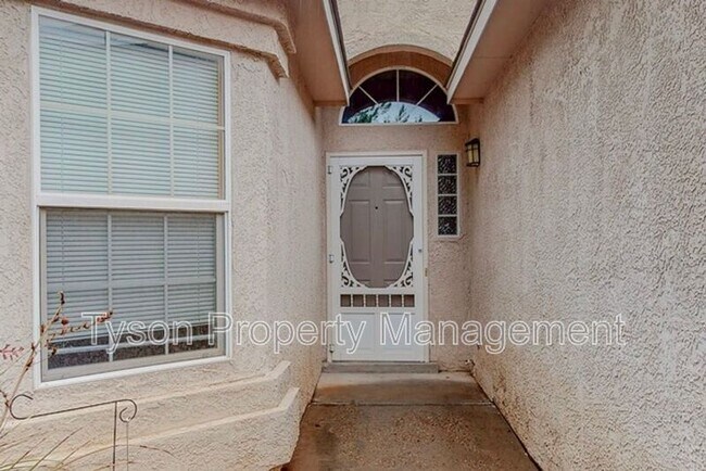 Building Photo - 633 Valley Meadows Dr