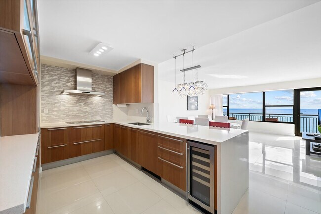 Building Photo - 3800 Galt Ocean Dr