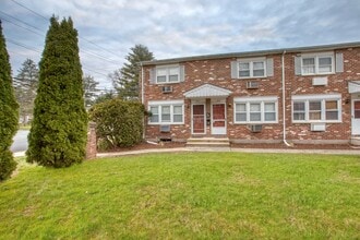 Building Photo - Beautiful two-bedroom townhouse condo with open floor plan
