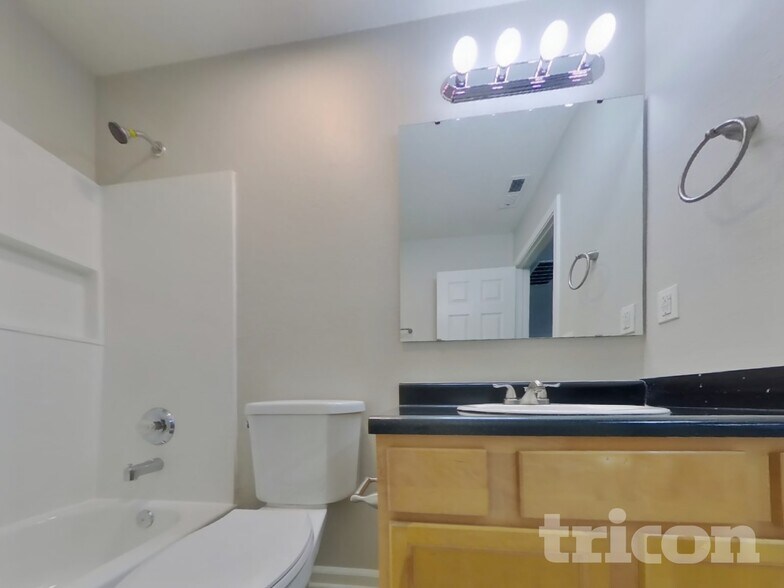 Building Photo - 594 Sun Ridge Blvd