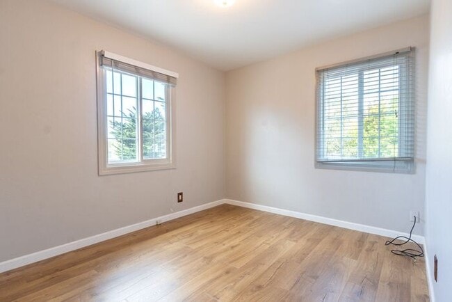 Building Photo - Pacific Grove Coastal Cottage – 2 Bedroom