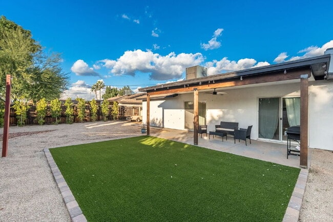 Building Photo - 14410 North 42nd Pl