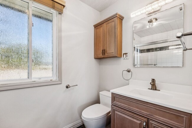Building Photo - 1618 Fernside Blvd