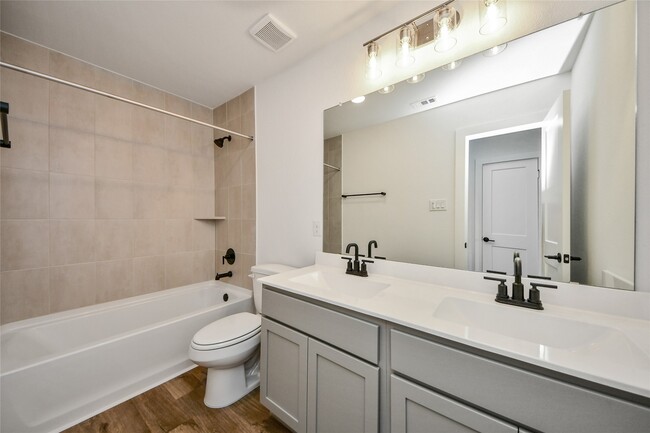 Building Photo - 8046 Kay Hbr Dr