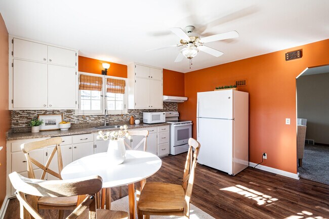 Building Photo - 2411 W Mill Rd