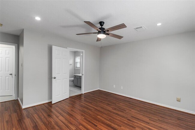 Building Photo - 910 McDaniel Dr