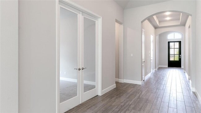 Building Photo - 6313 Empresa Dr