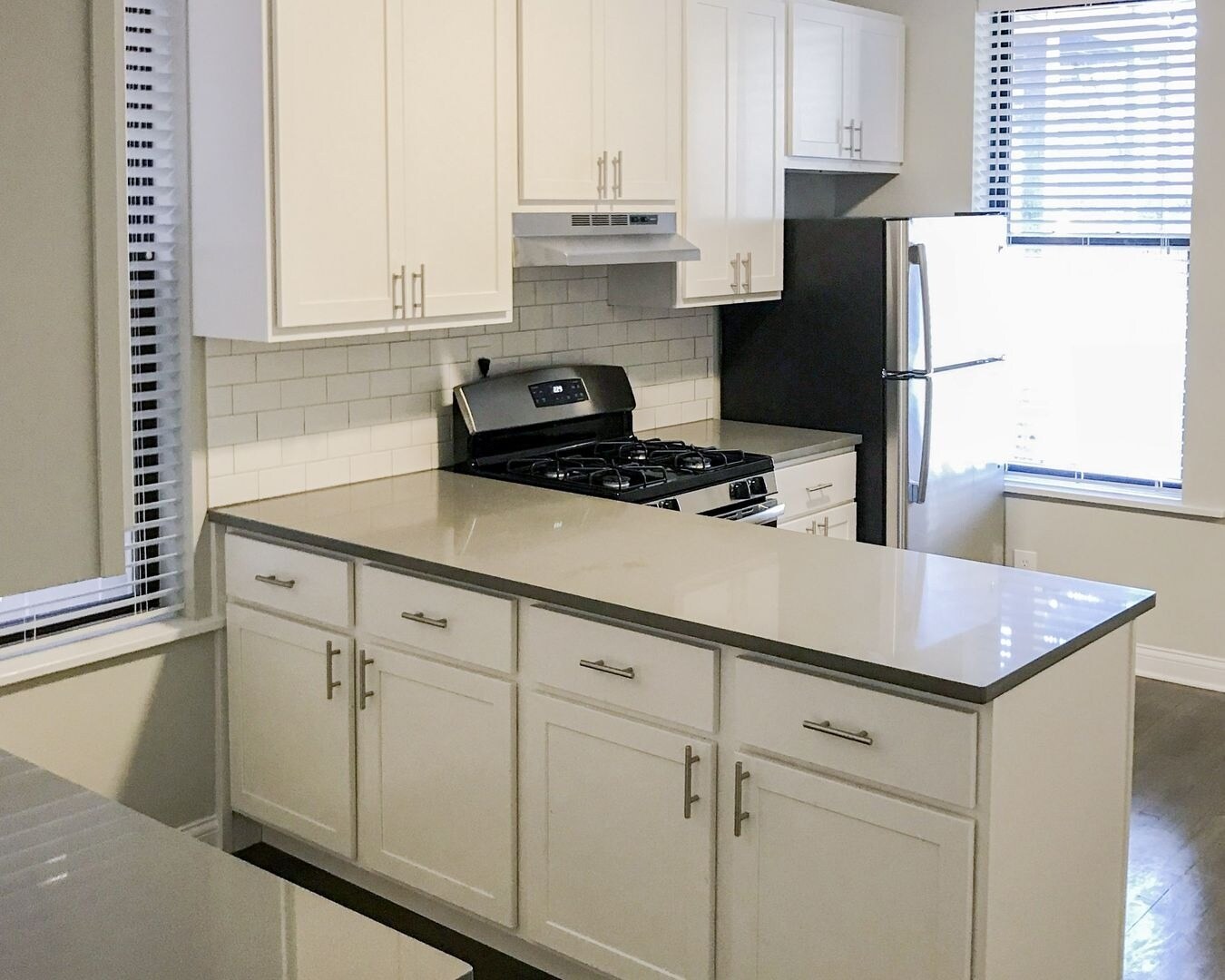 Building Photo - 1320 W Diversey Pky