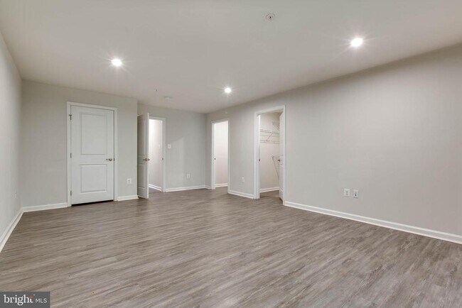 Building Photo - 3004 Cornfield Ave