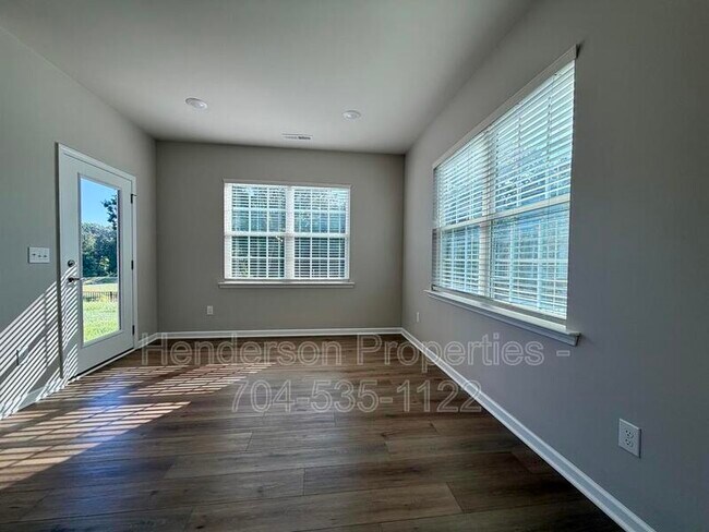 Building Photo - 125 Pampas Pl
