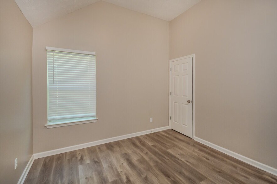 Building Photo - 729 Wood Bend Ct