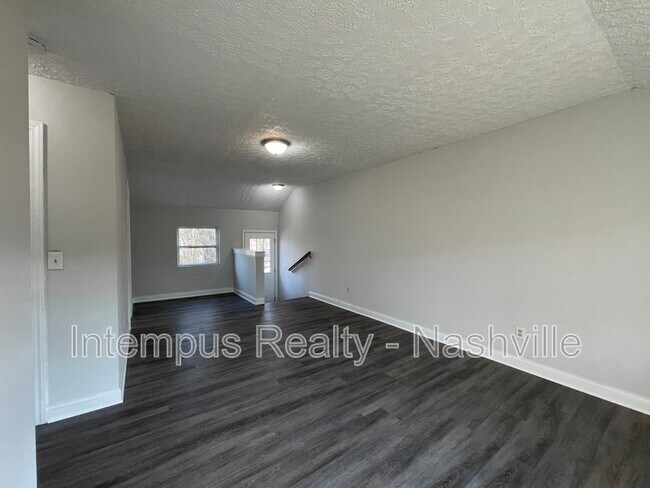 Building Photo - 109 W Trinity Ln