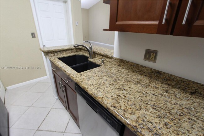 Building Photo - 2881 N Oakland Forest Dr