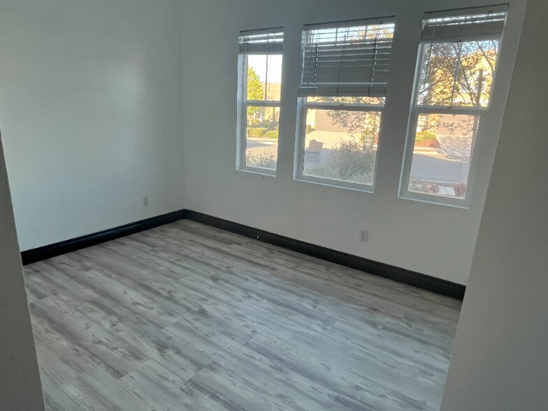 Building Photo - 376 Valencia Ct