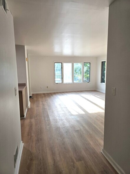 Living area - 45 Augusta Dr
