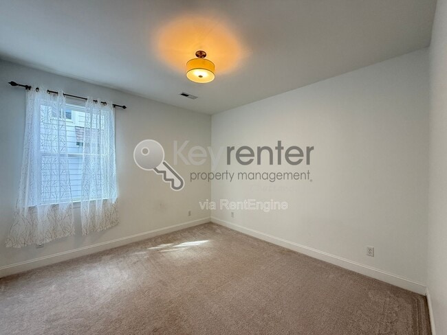 Building Photo - 1843 Seven Pines Ln