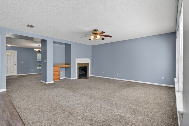 Building Photo - Great location! Great price! Great home!