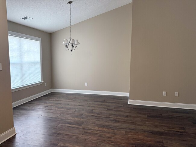 Building Photo - 301 Macarthur Dr