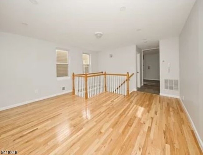 Building Photo - 437 Elm St