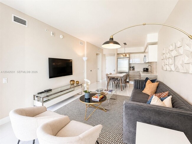Building Photo - 1300 Brickell Bay Dr