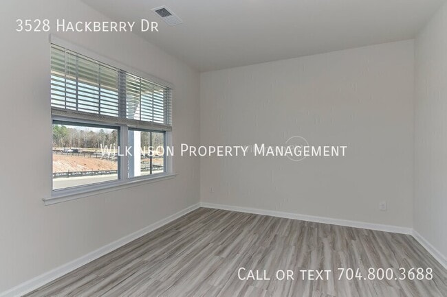 Building Photo - 3528 Hackberry Dr