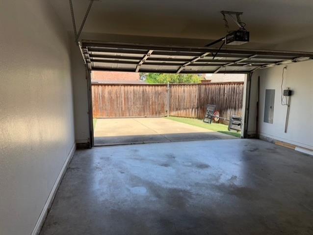 Building Photo - 1613 Clarke Springs Dr