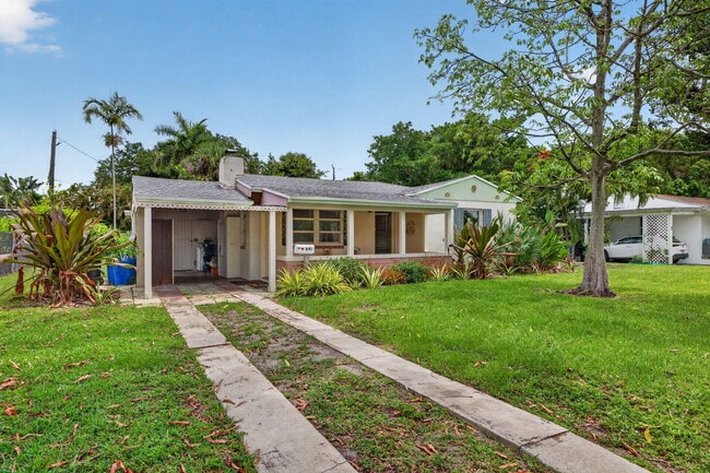 Building Photo - 841 SW 18th Ct