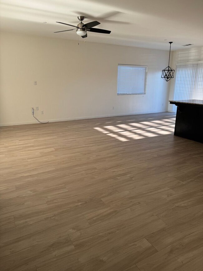 Building Photo - BEAUTIFUL 3 BEDROOM SINGLE FAMILY HOME