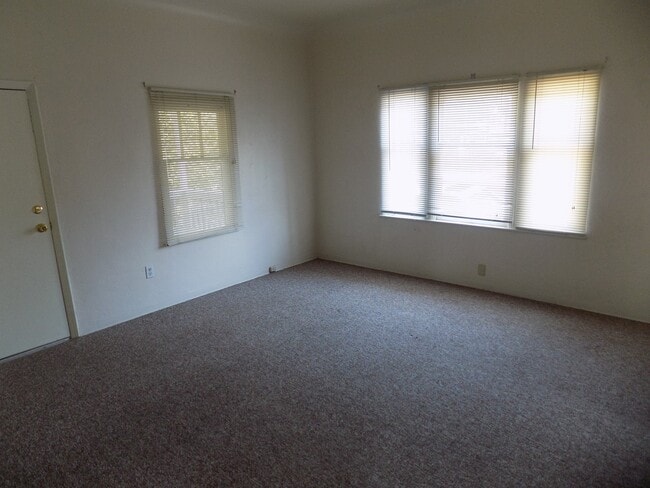 Building Photo - 735-745 Grand Ave