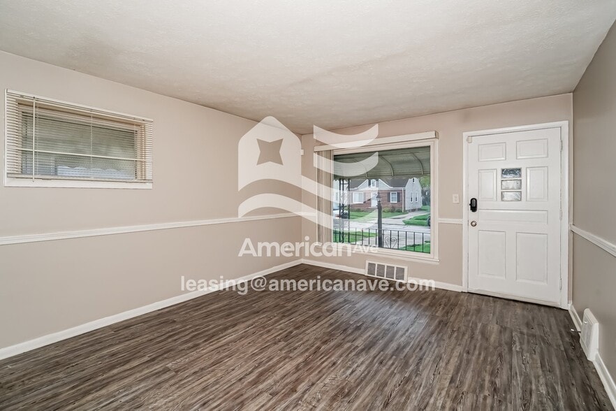 Building Photo - 14718 Reddington Ave