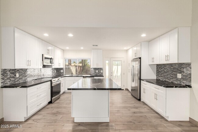 Building Photo - 5531 N 71st Pl