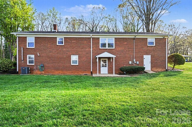 Building Photo - 113 Suncrest Rd