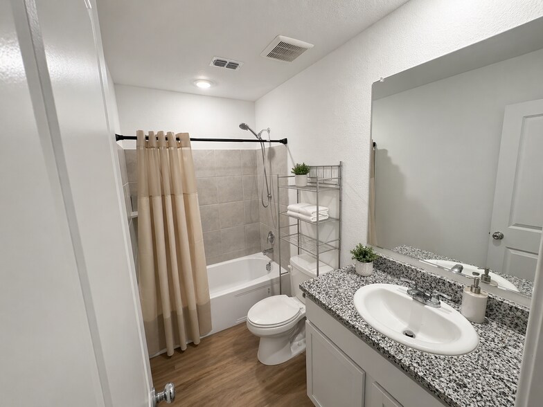 Building Photo - 1125 Desert Willow Dr