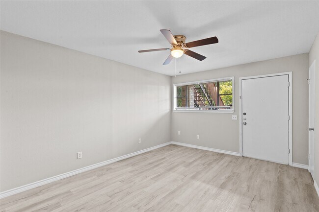 Building Photo - 2729 Main St