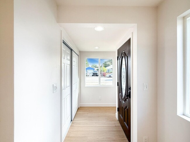 Building Photo - 2229 Pulgas Ave