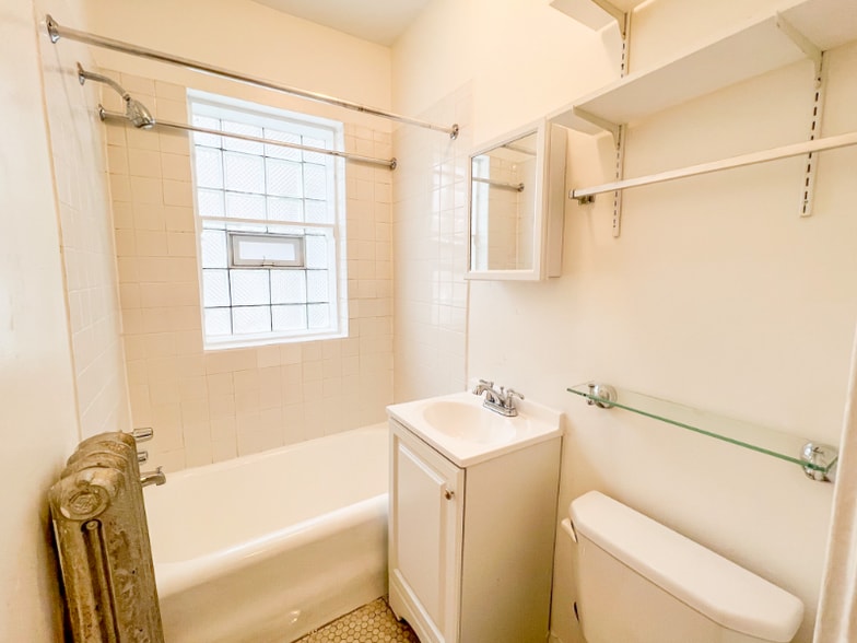 Building Photo - 5051 N Glenwood Ave