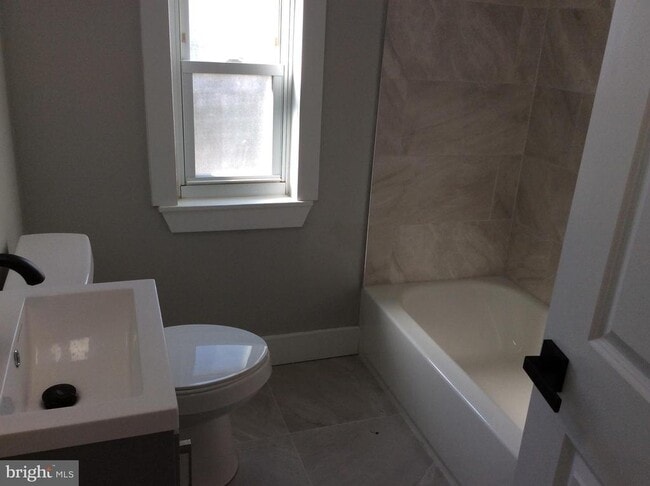 Building Photo - 1168 Romano Ave