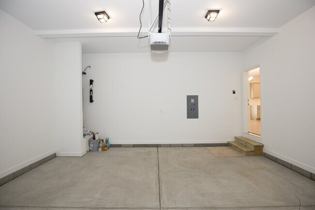 Building Photo - 1170 Camellia Dr